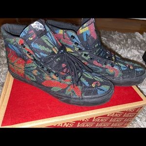 VANS Unisex high-top shoe *Like New* worn once!